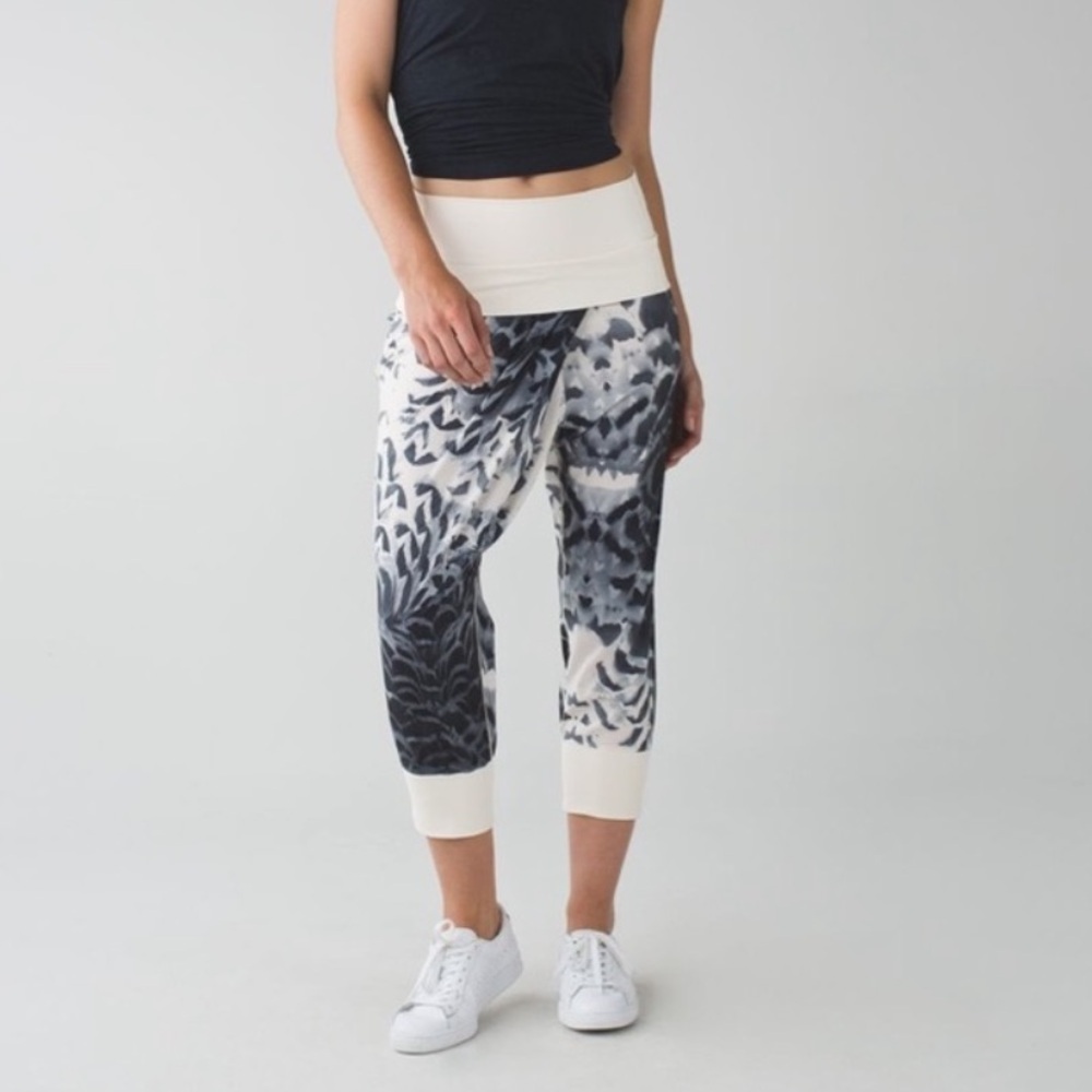 Lululemon Dance To Yoga Pants Angel Wings Size 8